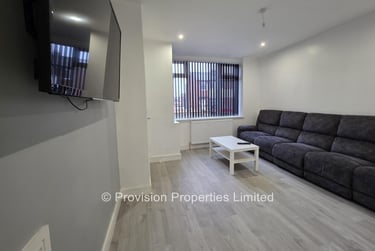 3 bed house, Park View Avenue, Burley, Leeds, LS42LH - Image 1