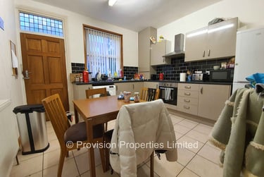 4 bed house, Welton Mount, Hyde Park, Leeds, LS61ET - Image 2