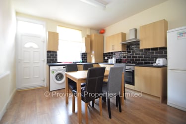 4 bed house, Royal Park Road, Hyde Park, Leeds, LS61JJ - Image 1