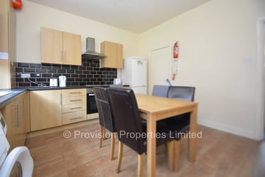 4 bed house, Royal Park Road, Hyde Park, Leeds, LS61JJ - Image 2