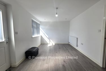 3 bed house, Willow Close, Burley, Leeds, LS42HG - Image 1