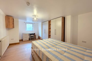 7 bed house, Manor Drive, Hyde Park, Leeds, LS61DD - Image 3