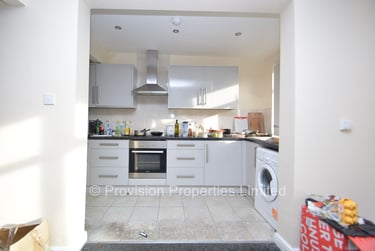 3 bed flat, Cliff Road, Rampart Road, Leeds, LS62ET - Image 2