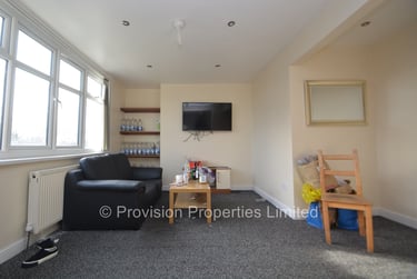 3 bed flat, Cliff Road, Rampart Road, Leeds, LS62ET - Image 1