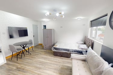 1 bed studio, Cardigan Road, Burley, Leeds, LS61QL - Image 2