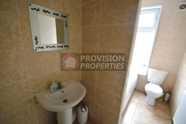 5 bed house, Delph Mount, Rampart Road, Leeds, LS62HS - Image 5