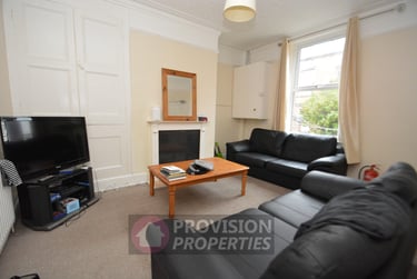 5 bed house, Delph Mount, Rampart Road, Leeds, LS62HS - Image 1