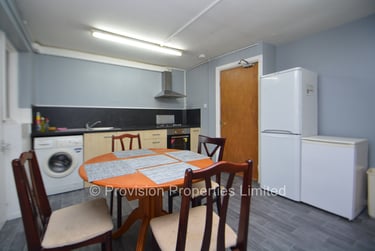 4 bed house, Well Close Rise, Woodhouse, Leeds, LS71HT - Image 2