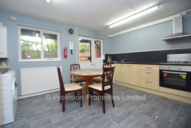 4 bed house, Well Close Rise, Woodhouse, Leeds, LS71HT - Image 1
