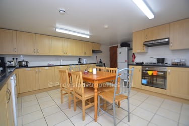 8 bed house, Cardigan Road, Headingley, Leeds, LS63AE - Image 2