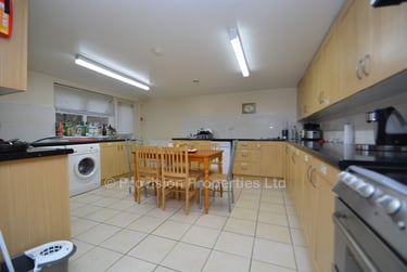 8 bed house, Cardigan Road, Headingley, Leeds, LS63AE - Image 3
