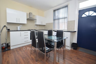 4 bed house, Burley Lodge Terrace, Burley, Leeds, LS61QD - Image 1