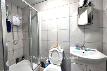 1 bed flat, Moorland Road, Hyde Park, Leeds, LS61AL - Image 2