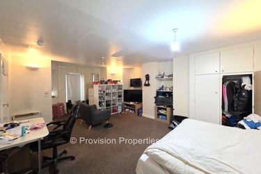 1 bed flat, Moorland Road, Hyde Park, Leeds, LS61AL - Image 1