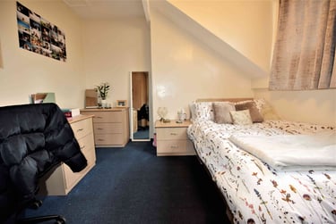 4 bed house, Elizabeth Street, Hyde Park, Leeds, LS61JF - Image 2