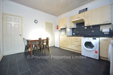 2 bed house, Carberry Terrace, Burley, Leeds, LS61QH - Image 4