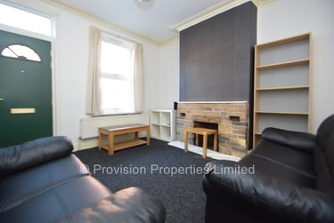 2 bed house, Carberry Terrace, Burley, Leeds, LS61QH - Image 2
