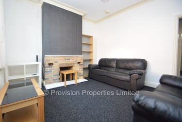 2 bed house, Carberry Terrace, Burley, Leeds, LS61QH - Image 1