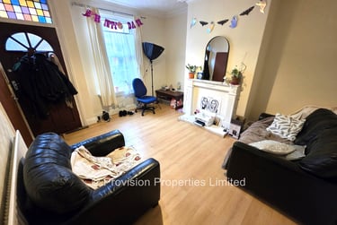 2 bed house, Thornville Avenue, Hyde Park, Leeds, LS61JS - Image 1