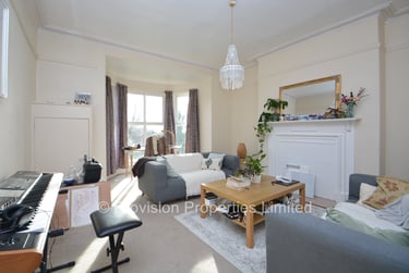 2 bed flat, Cliff Road, Rampart Road, Leeds, LS62ET - Image 1