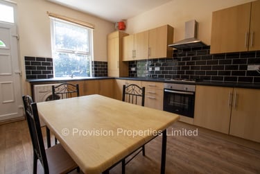 6 bed house, Chestnut Avenue, Hyde Park, Leeds, LS61AZ - Image 2