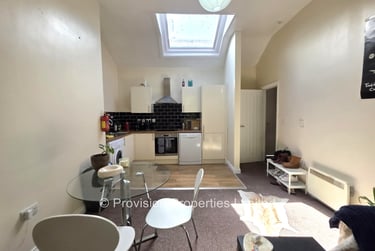 1 bed flat, Moorland Road, Hyde Park, Leeds, LS61AL - Image 3