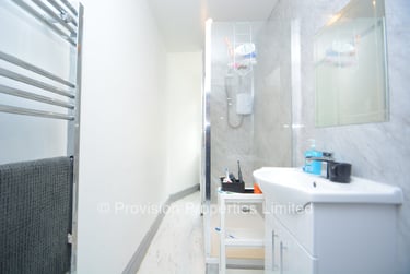 6 bed house, Manor Drive, Hyde Park, Leeds, LS61DD - Image 4