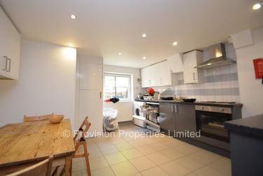 6 bed house, Manor Drive, Hyde Park, Leeds, LS61DD - Image 3