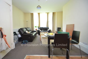 1 bed flat, Moorland Road, Hyde Park, Leeds, LS61AL - Image 2