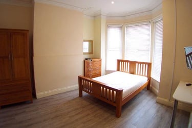 8 bed house, Queens Road, Hyde Park, Leeds, LS61HU - Image 8