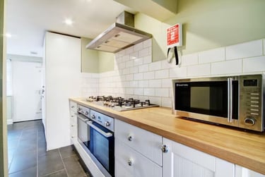 8 bed house, Queens Road, Hyde Park, Leeds, LS61HU - Image 12