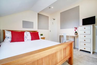 8 bed house, Queens Road, Hyde Park, Leeds, LS61HU - Image 3