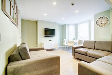 8 bed house, Queens Road, Hyde Park, Leeds, LS61HU - Image 4