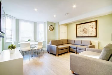 8 bed house, Queens Road, Hyde Park, Leeds, LS61HU - Image 1