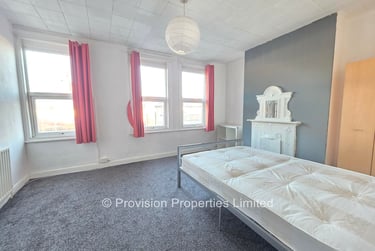 5 bed house, Walmsley Road, Burley, Leeds, LS61NG - Image 2