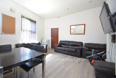 7 bed house, Norwood Road, Hyde Park, Leeds, LS61DZ - Image 1