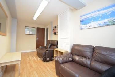 4 bed house, Well Close Rise, Woodhouse, Leeds, LS29ET - Image 1