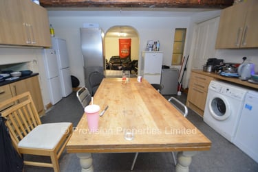 10 bed house, Regent Park Avenue, Rampart Road, Leeds, LS62AU - Image 5