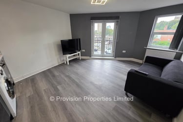 2 bed flat, Woodhouse Street, Rampart Road, Leeds, LS62JN - Image 1