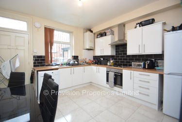 4 bed house, Royal Park Road, Hyde Park, Leeds, LS61JJ - Image 1