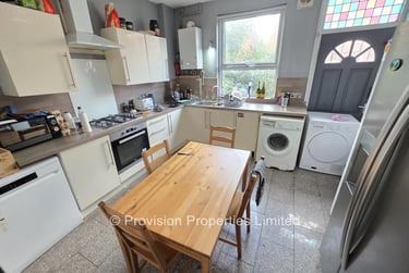 4 bed house, Welton Grove, Hyde Park, Leeds, LS61ES - Image 1