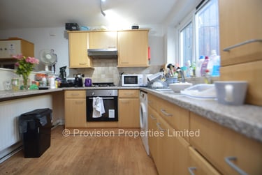 4 bed house, Hyde Park Close, Hyde Park, Leeds, LS61SF - Image 2