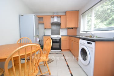 2 bed house, Well Close Rise, Woodhouse, Leeds, LS29EZ - Image 2