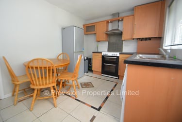 2 bed house, Well Close Rise, Woodhouse, Leeds, LS29EZ - Image 3