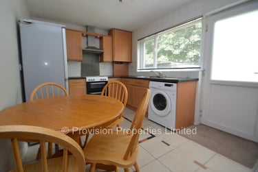 2 bed house, Well Close Rise, Woodhouse, Leeds, LS29EZ - Image 4