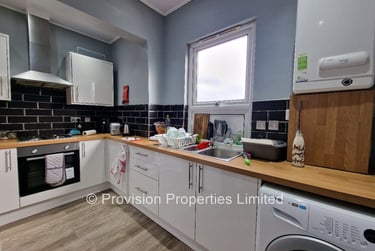 4 bed house, Hill Top Street, Hyde Park, Leeds, LS61NW - Image 2