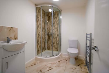 6 bed house, Brudenell Mount, Hyde Park, Leeds, LS61HS - Image 2