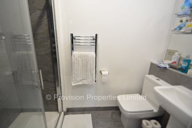 4 bed flat, Regent Park Avenue, Rampart Road, Leeds, LS62AU - Image 5