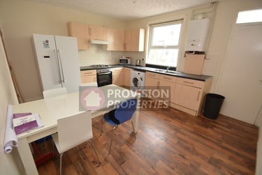 5 bed house, Welton Place, Hyde Park, Leeds, LS61EW - Image 5