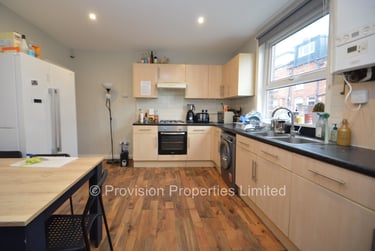 5 bed house, Welton Place, Hyde Park, Leeds, LS61EW - Image 2